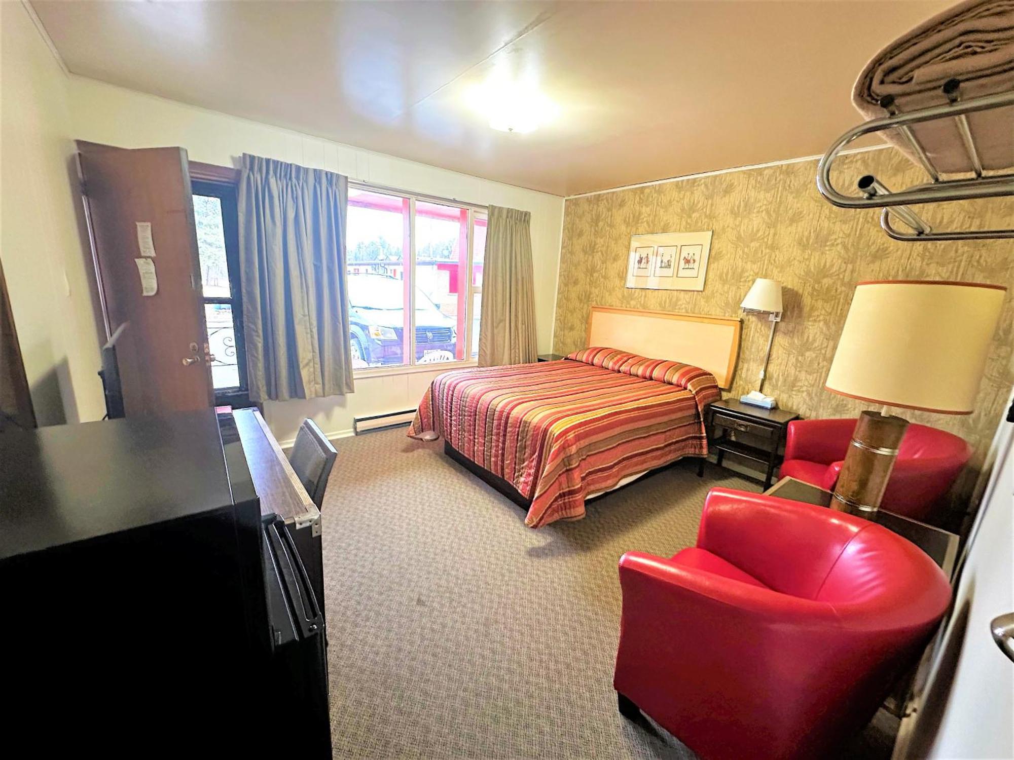 Red Top Motor Inn Iron Bridge エクステリア 写真